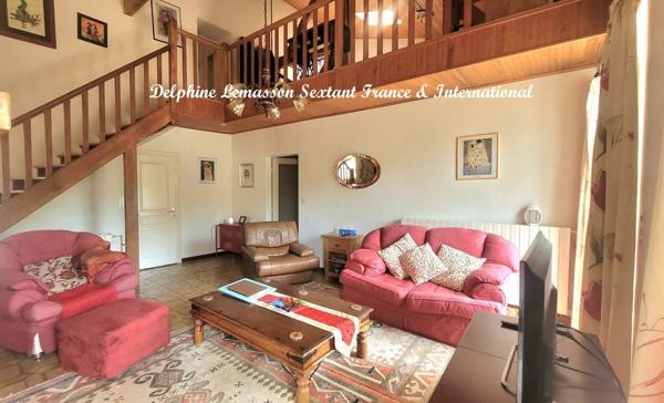 Maison en pierre avec 4 chambres et jardin clos