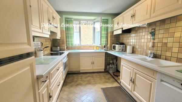 Maison en pierre avec 4 chambres et jardin clos