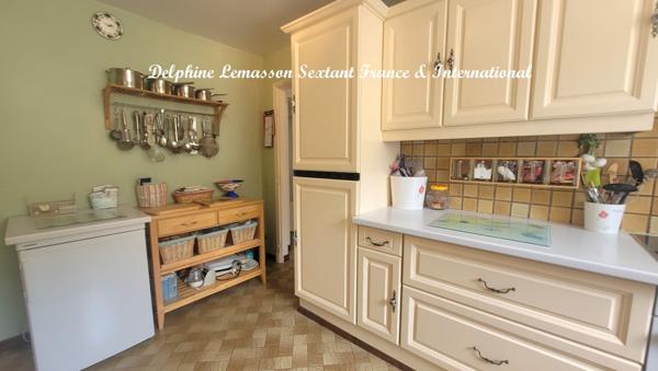 Maison en pierre avec 4 chambres et jardin clos