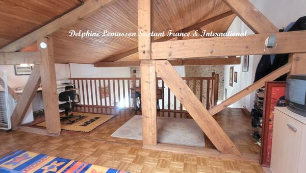 Maison en pierre avec 4 chambres et jardin clos
