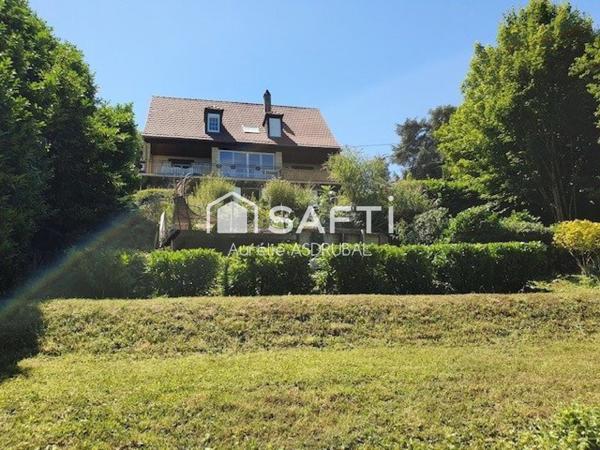 Belle maison style périgourdin avec jardin et grand garage.