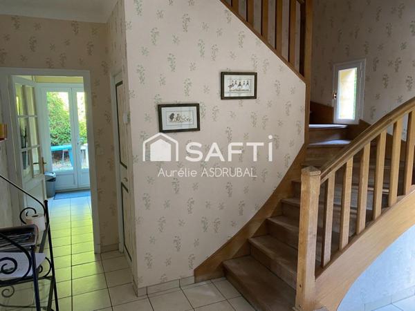 Belle maison style périgourdin avec jardin et grand garage.