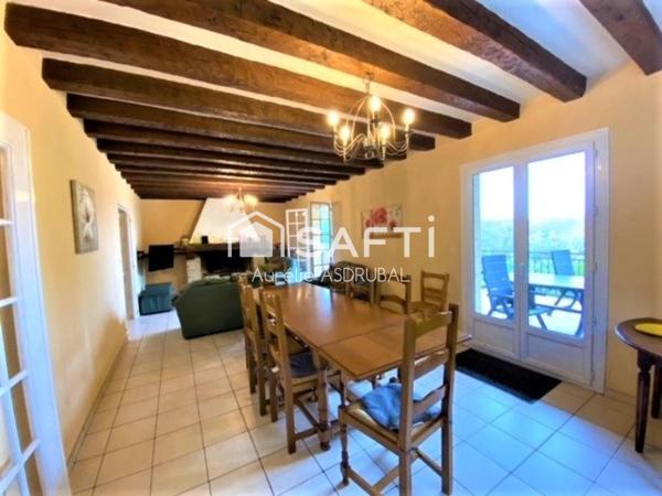 Belle maison style périgourdin avec jardin et grand garage.