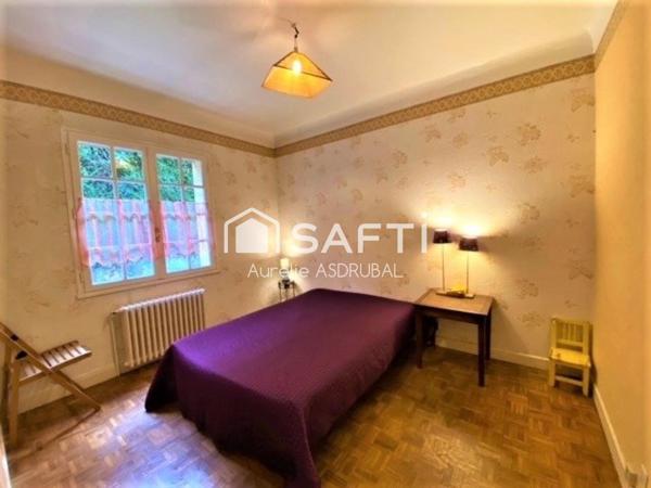 Belle maison style périgourdin avec jardin et grand garage.