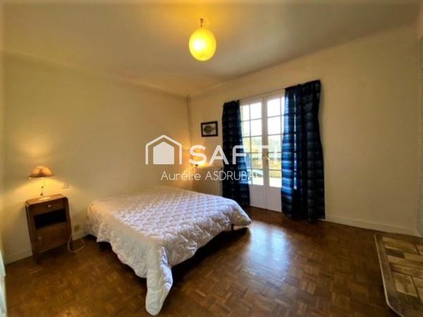 Belle maison style périgourdin avec jardin et grand garage.