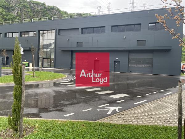 Bureaux à louer à Varces Allières et Risset avec terrasse et belle visibilité