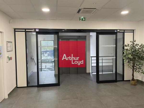 Bureaux à louer à Varces Allières et Risset avec terrasse et belle visibilité