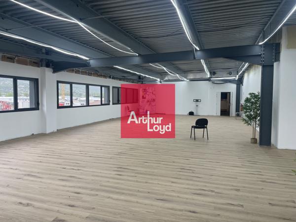 Bureaux à louer à Varces Allières et Risset avec terrasse et belle visibilité
