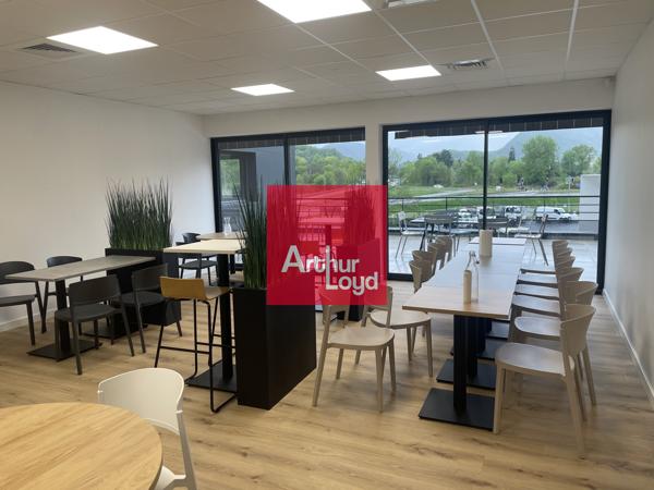 Bureaux à louer à Varces Allières et Risset avec terrasse et belle visibilité