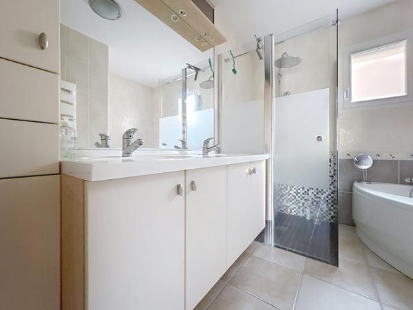 Maison à vendre à Oudon de plain pied - 3 chambres, jardin spacieux - Proche gare