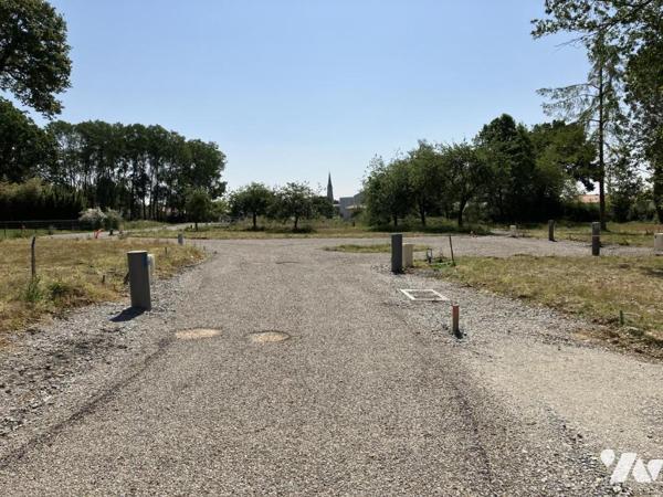 SAINTE-PAZANNE en lotissement, une parcelle de terrain à bâtir d'une surface de 674 m² à vendre