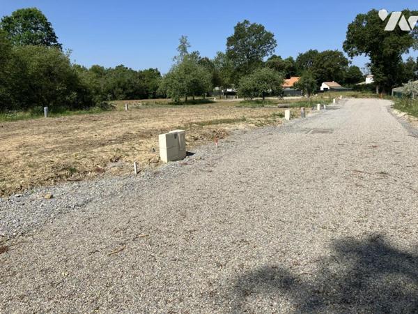 SAINTE-PAZANNE en lotissement, une parcelle de terrain à bâtir d'une surface de 674 m² à vendre