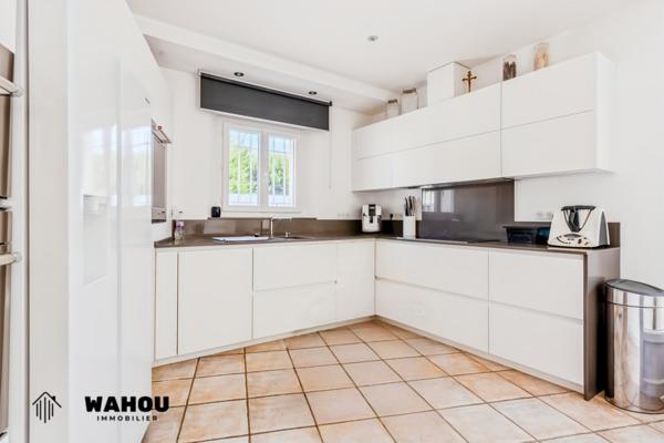 Saint-Cézaire-sur-Siagne (06530) Élégante villa provençale avec piscine et vaste jardin paysager