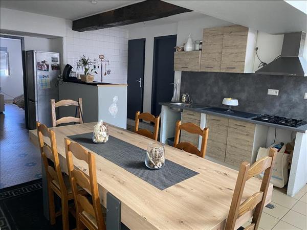 Immeuble à vendre 369 000 € Saint-Martin-du-Bois 300 m² DPE E