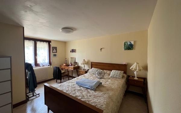 Maison à vendre    4 pièces • 130 m2 Saint-Jean-d'Angély