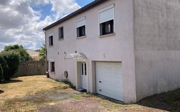 Maison à vendre    4 pièces • 130 m2 Saint-Jean-d'Angély