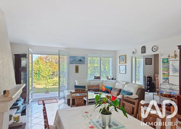 Maison à vendre 6 pièces 140 m² Le Mesnil-Saint-Denis
