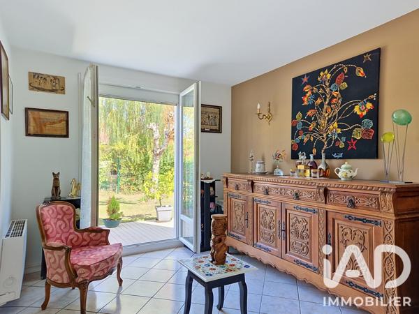 Maison à vendre 6 pièces 140 m² Le Mesnil-Saint-Denis