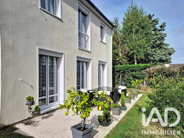 Maison à vendre 6 pièces 140 m² Le Mesnil-Saint-Denis