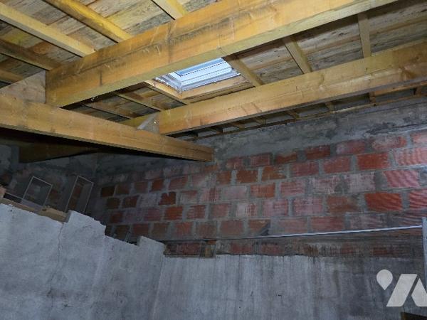 Maison de ville pour investisseur à finir de rénover.