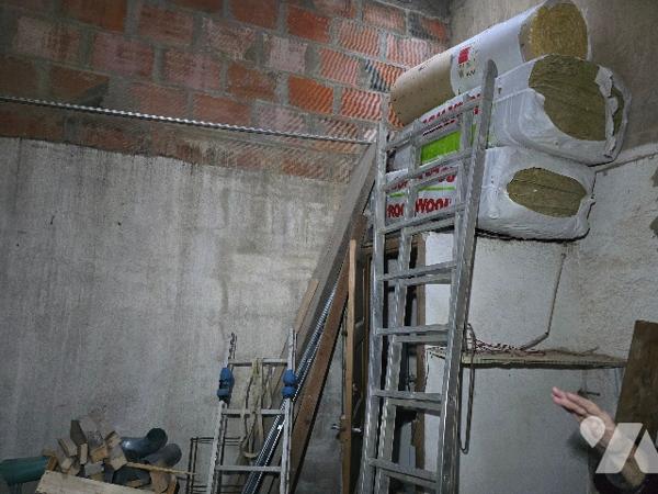 Maison de ville pour investisseur à finir de rénover.