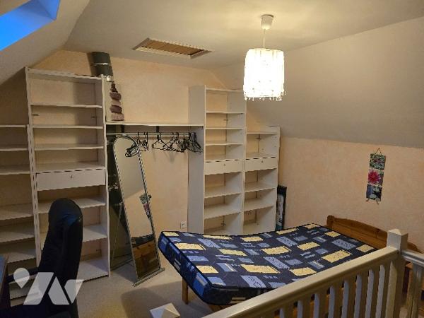 Maison de ville pour investisseur à finir de rénover.