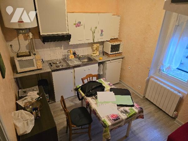 Maison de ville pour investisseur à finir de rénover.