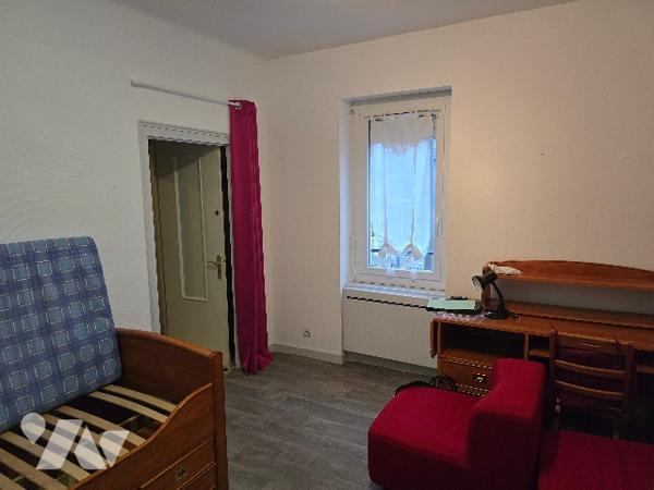 Maison de ville pour investisseur à finir de rénover.