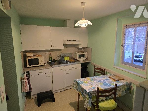 Maison de ville pour investisseur à finir de rénover.