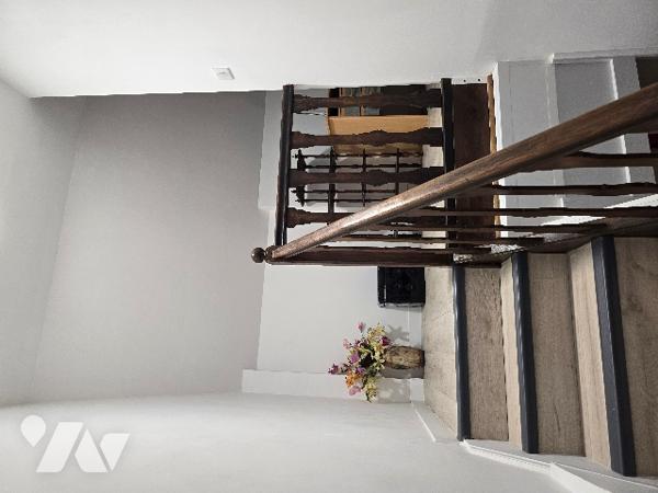 Maison de ville pour investisseur à finir de rénover.