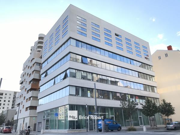 Bureaux à louer dans Unity Lyon 2ème lumineux quartier Confluence