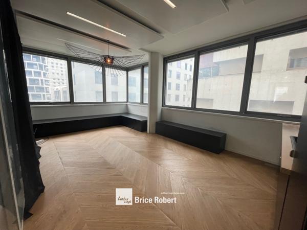 Bureaux à louer dans Unity Lyon 2ème lumineux quartier Confluence