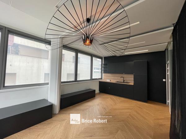 Bureaux à louer dans Unity Lyon 2ème lumineux quartier Confluence