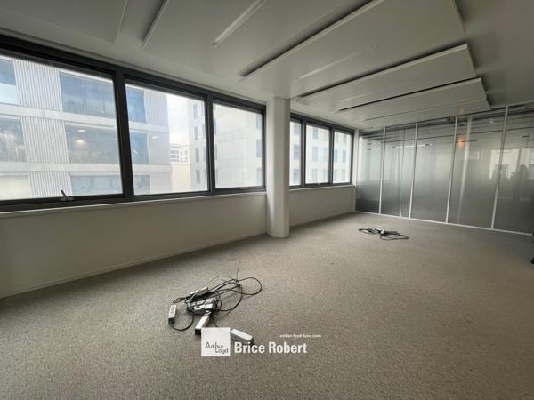 Bureaux à louer dans Unity Lyon 2ème lumineux quartier Confluence