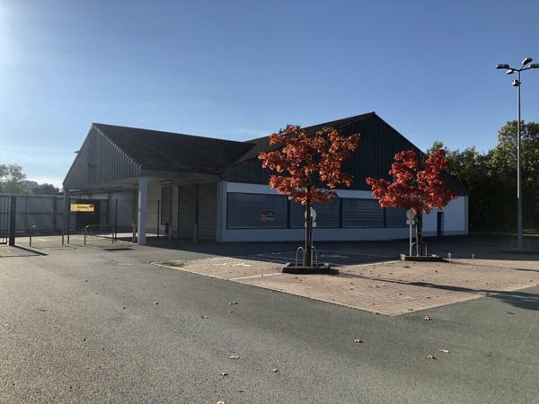 LOCAL COMMERCIAL 1143M2 MONTCOUTANT