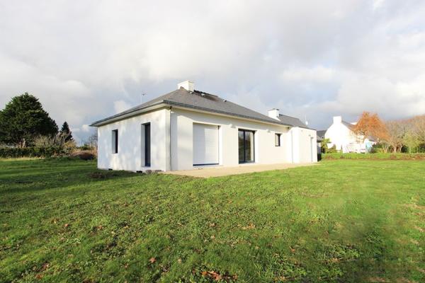 UNE MAISON RÉCENTE & DE PLAIN-PIED À NÉVEZ. -