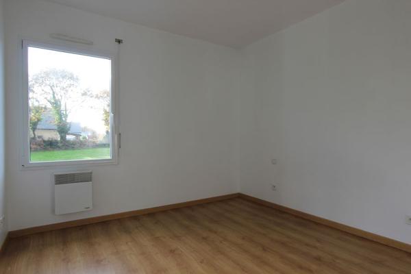 UNE MAISON RÉCENTE & DE PLAIN-PIED À NÉVEZ. -