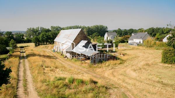 Coup de cœur pour les amateurs de charme et de grands projets ! Découvrez cette authentique maison de caractère de 178 m², sa superbe dépendance de 200 m² et son terrain de 11 360 m² dont une partie constructible. Un bien rare offrant un potentiel exceptionnel à seulement quelques minutes de Vire Normandie.