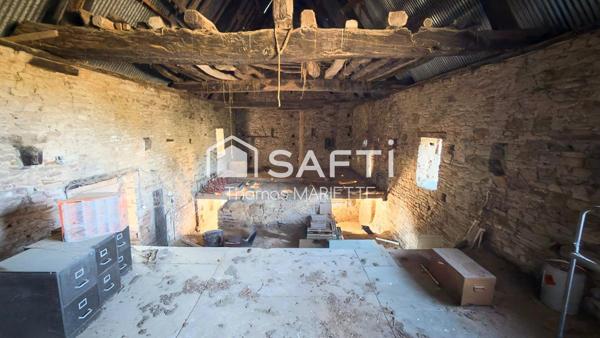 Coup de cœur pour les amateurs de charme et de grands projets ! Découvrez cette authentique maison de caractère de 178 m², sa superbe dépendance de 200 m² et son terrain de 11 360 m² dont une partie constructible. Un bien rare offrant un potentiel exceptionnel à seulement quelques minutes de Vire Normandie.