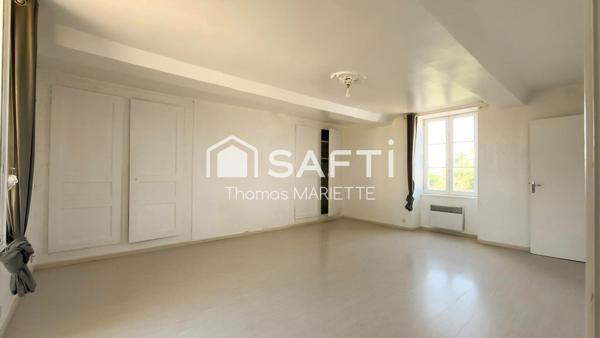 Coup de cœur pour les amateurs de charme et de grands projets ! Découvrez cette authentique maison de caractère de 178 m², sa superbe dépendance de 200 m² et son terrain de 11 360 m² dont une partie constructible. Un bien rare offrant un potentiel exceptionnel à seulement quelques minutes de Vire Normandie.
