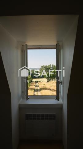 Coup de cœur pour les amateurs de charme et de grands projets ! Découvrez cette authentique maison de caractère de 178 m², sa superbe dépendance de 200 m² et son terrain de 11 360 m² dont une partie constructible. Un bien rare offrant un potentiel exceptionnel à seulement quelques minutes de Vire Normandie.