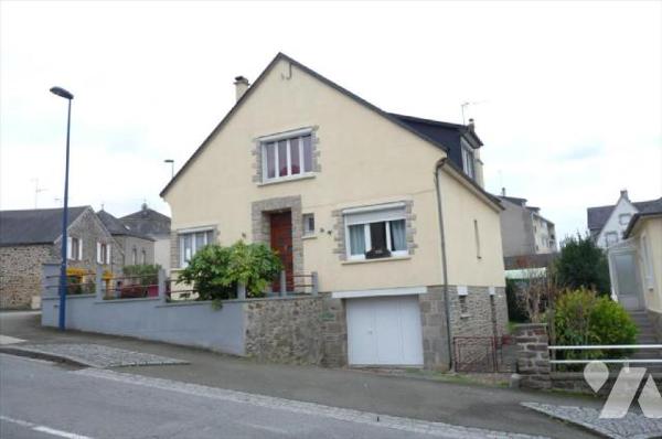 Maison, d'habitation couverte en ardoises comprenant:
- Rez de chaussée: entrée, dégagement, c...