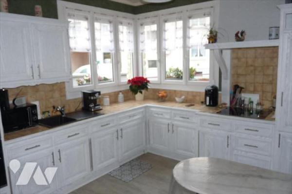 Maison, d'habitation couverte en ardoises comprenant:
- Rez de chaussée: entrée, dégagement, c...