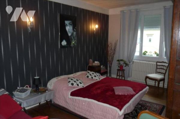 Maison, d'habitation couverte en ardoises comprenant:
- Rez de chaussée: entrée, dégagement, c...