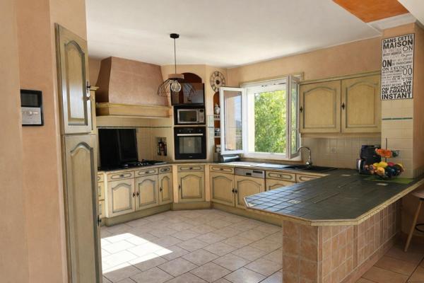 Villa de caractère – 295 m² – Terrain 5 000 m² dont 3 000 m² constructibles – Prissé