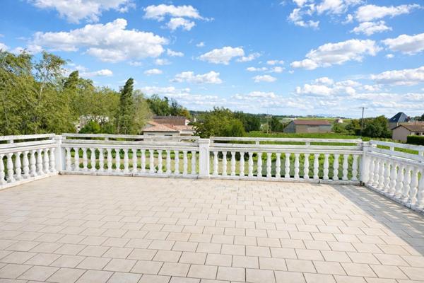 Villa de caractère – 295 m² – Terrain 5 000 m² dont 3 000 m² constructibles – Prissé