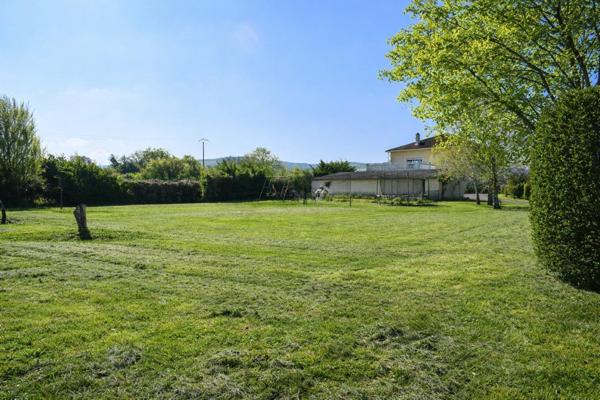 Villa de caractère – 295 m² – Terrain 5 000 m² dont 3 000 m² constructibles – Prissé