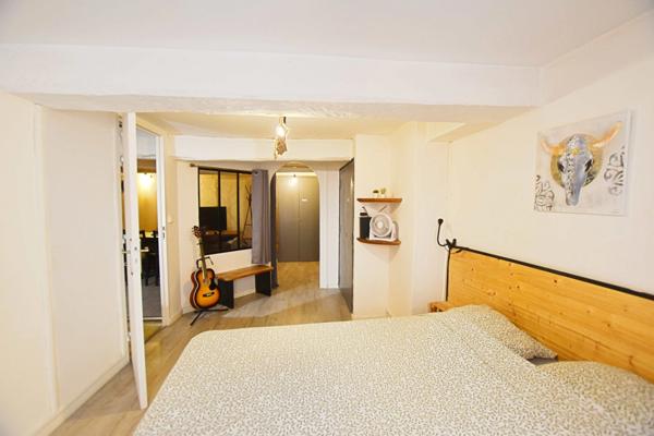 TOULON (83) - EMPLACEMENT IDEAL CENTRE VILLE – APPARTEMENT 2 PIECES DE 51 M² PLEIN DE CHARME ET DE CACHET - INVESTISSEMENT OU RESIDENCE PRINCIPALE