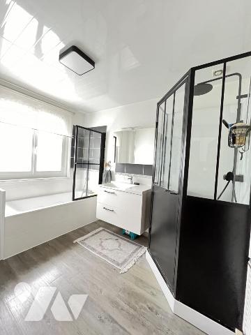 AMIENS - EXCLUSIVITE - MAISON EN RETRAIT DE RUE - 3 CHAMBRES - JARDIN 250 m² 