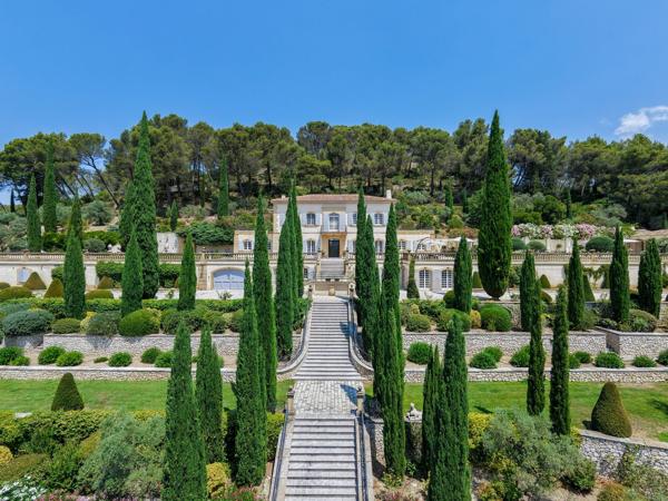 Vente Maison de luxe Aix-en-Provence 13 Pièces 900 m²